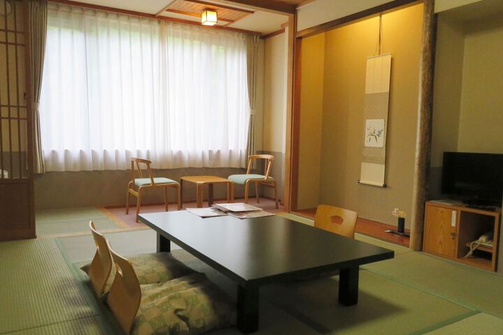 Room 14 of 102