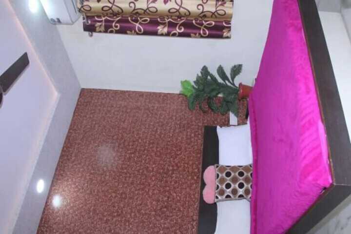 Room 6 of 9