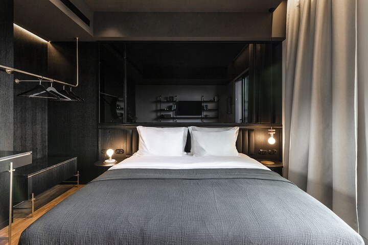 Room 17 of 95