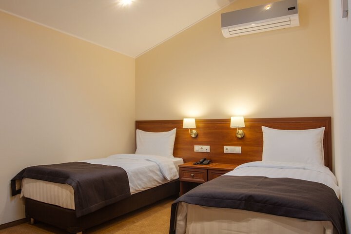 Room 8 of 24