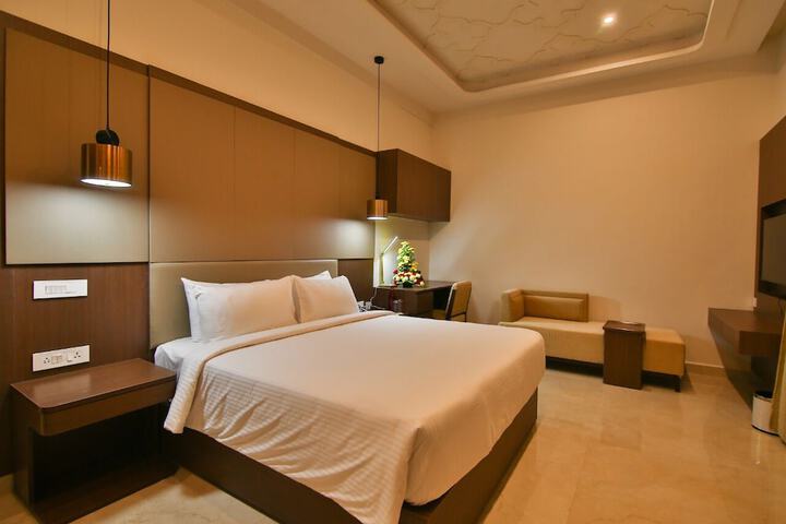 Room 8 of 13