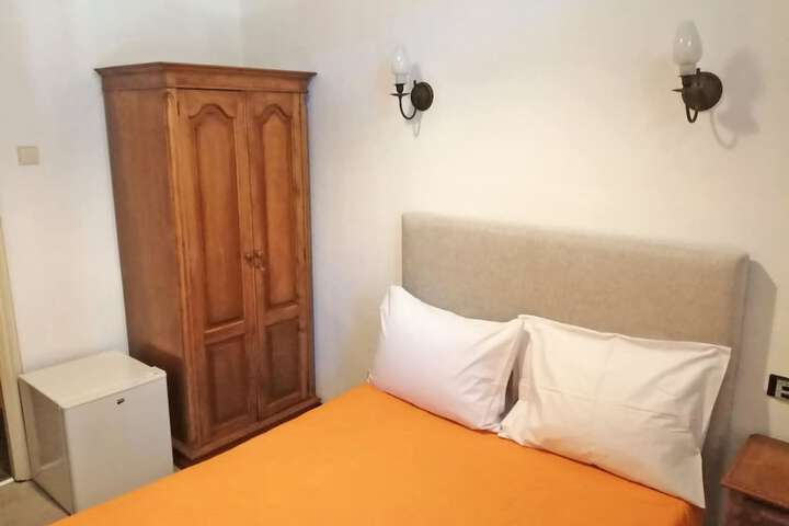 Room 50 of 81