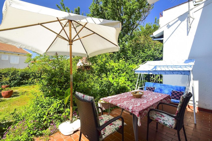 HOLIDAY HOUSE MIRA