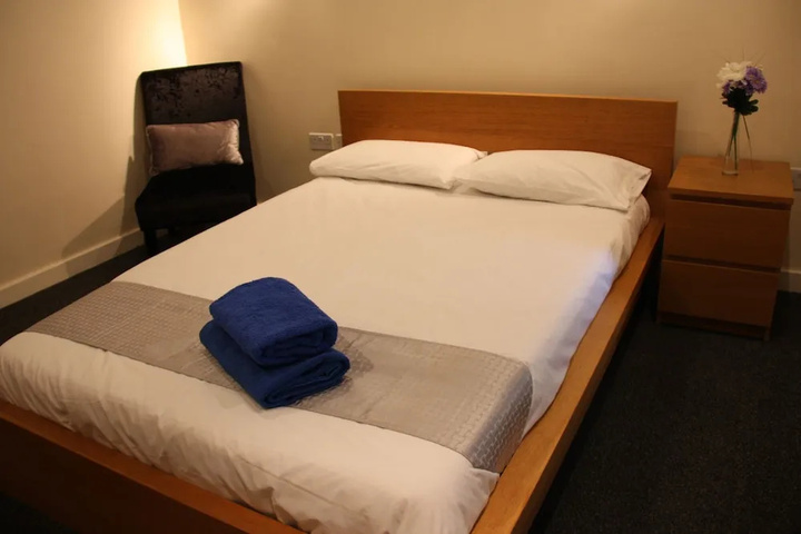 Room 5 of 18