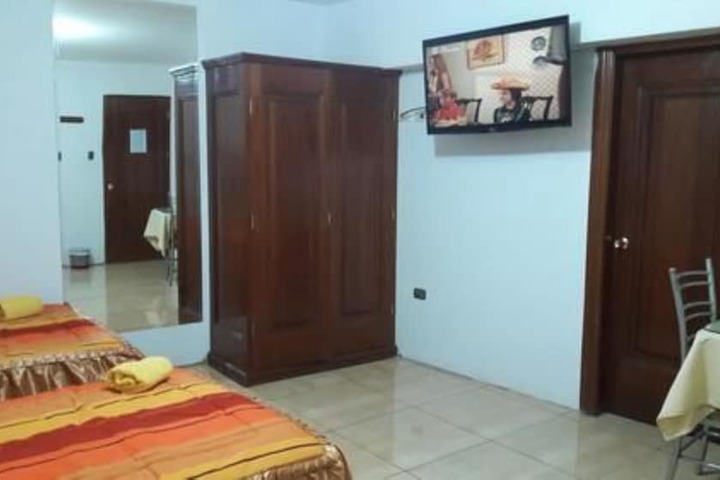 Room 6 of 9