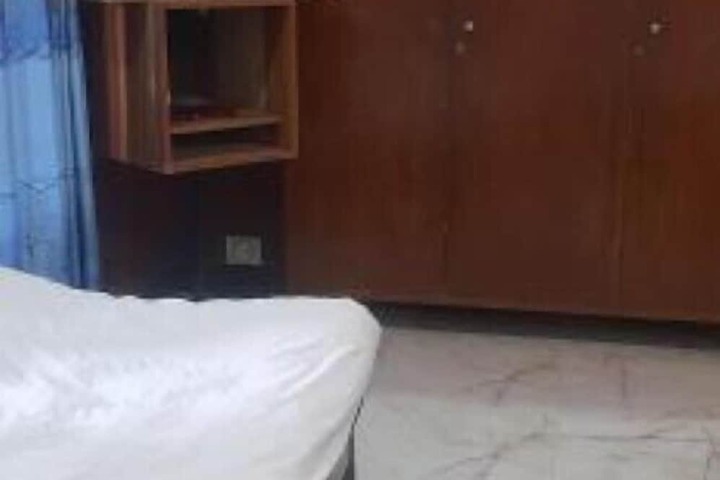 Room 5 of 20