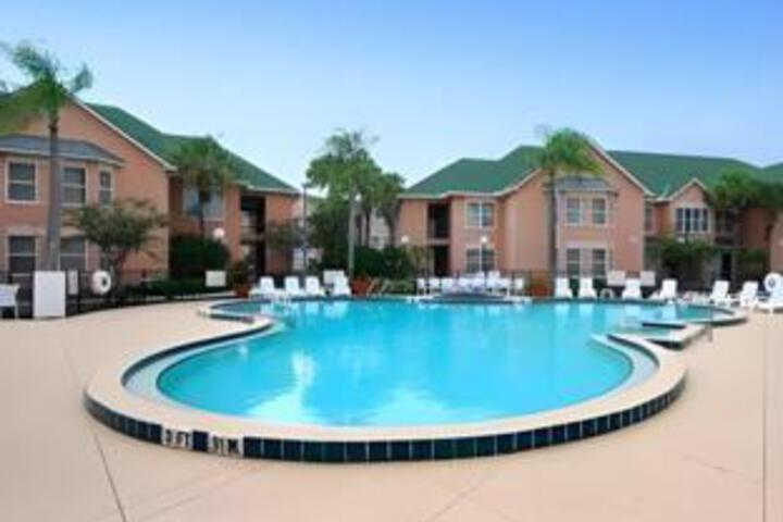 Pool 13 of 22