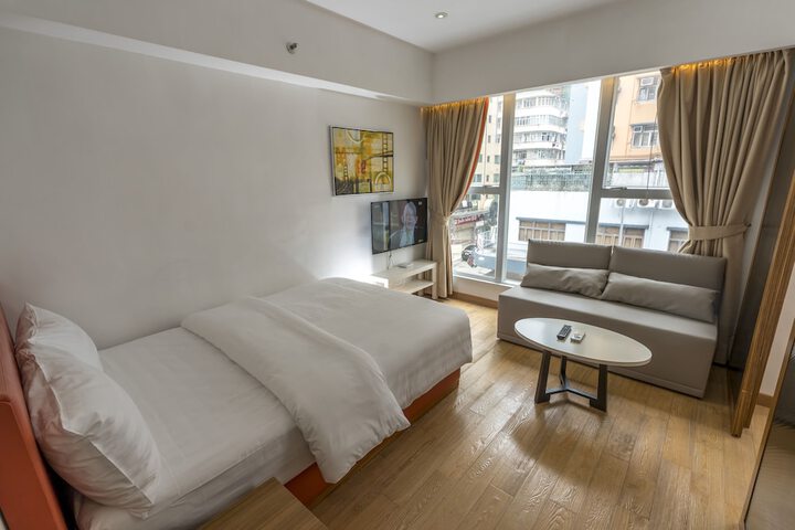 Room 14 of 34