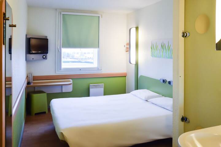 Room 6 of 42