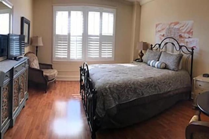 Room 7 of 18