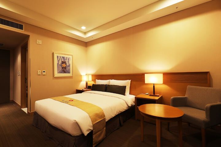 Room 5 of 32