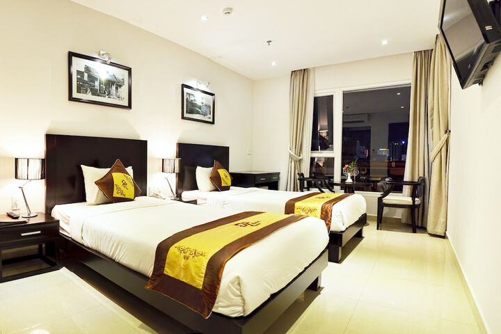 Room 7 of 48