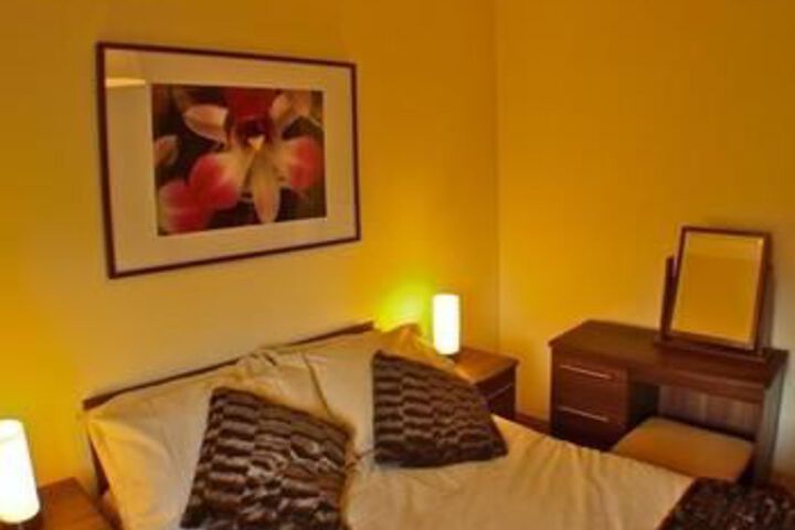 Room 4 of 11