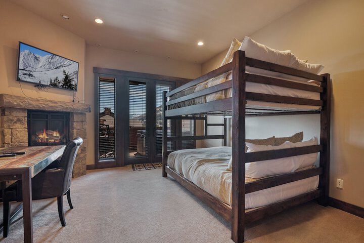 Room 9 of 38