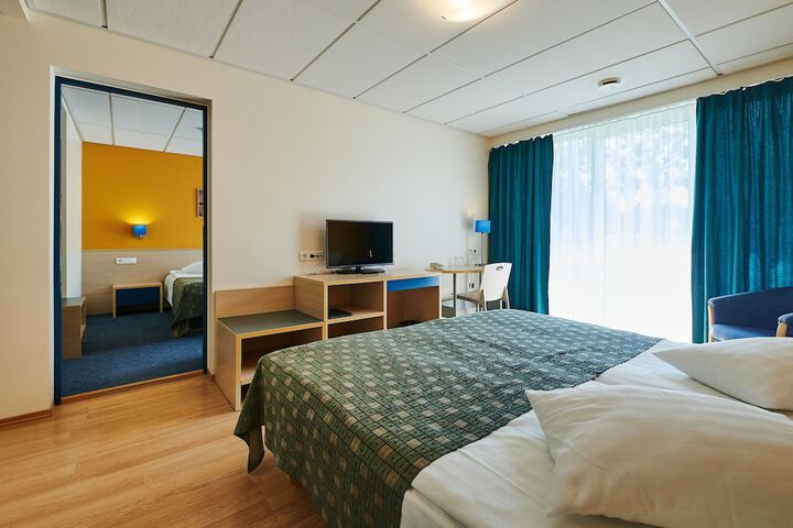 Room 9 of 84