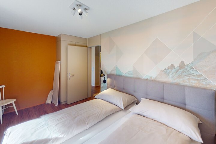 Room 2 of 37