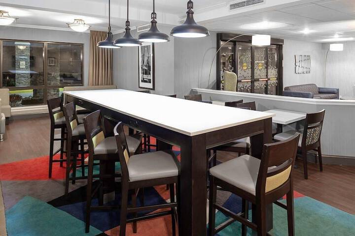 Lobby lounge