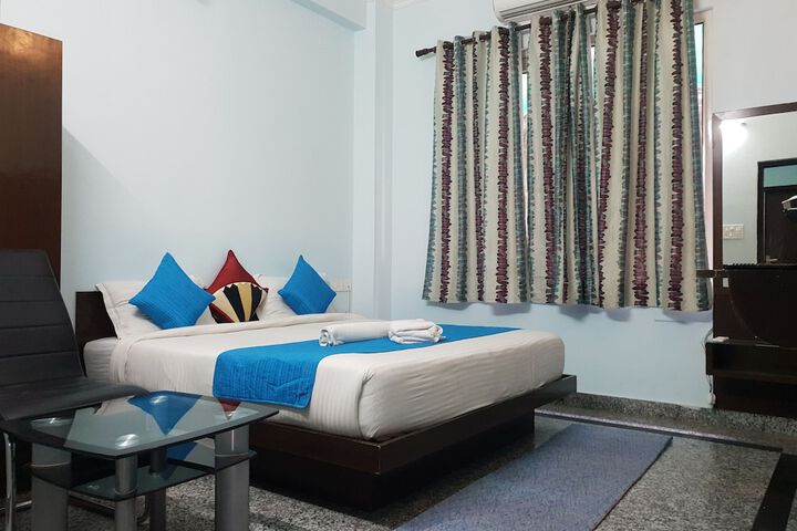 Room 9 of 25