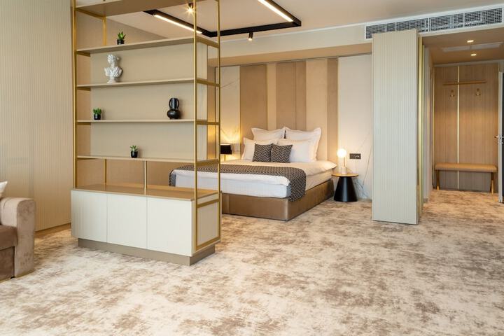 Room 26 of 37