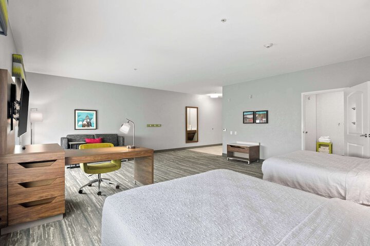 2 Queen Beds (3 of 8)