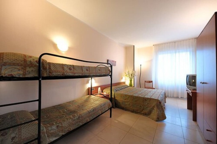 Room 10 of 21