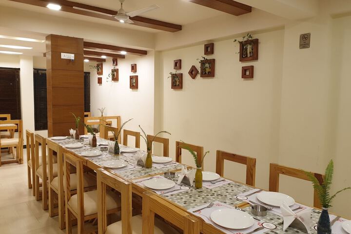 Dining 25 of 49