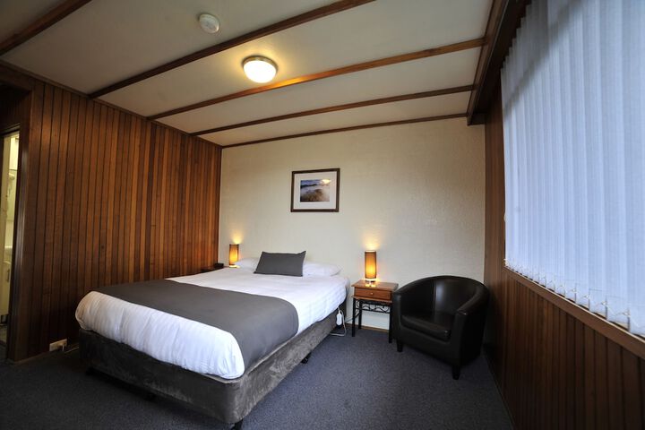 Room 4 of 43