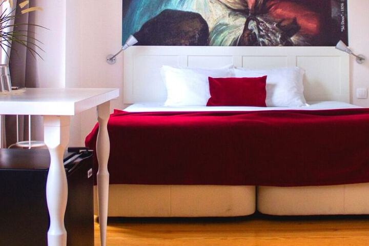Room 32 of 85