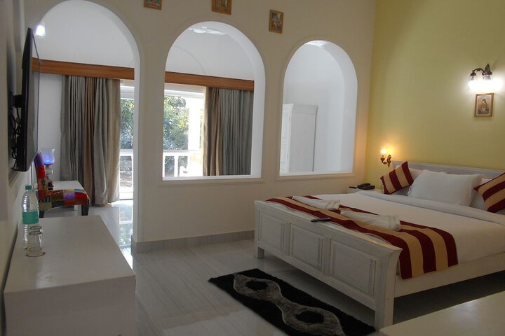 Room 6 of 33