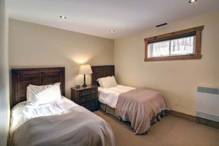 Room 6 of 28