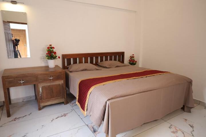 Room 5 of 13