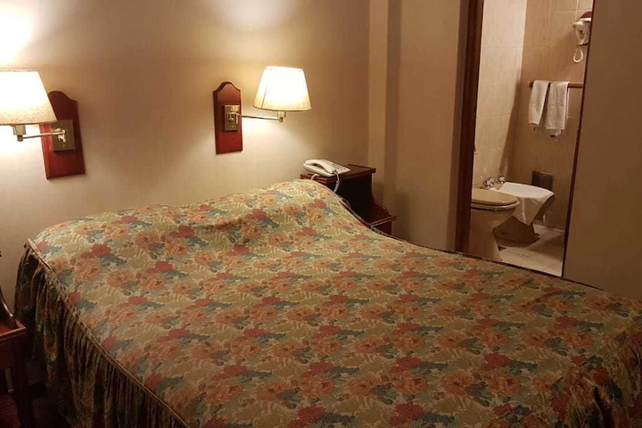 Room 5 of 8