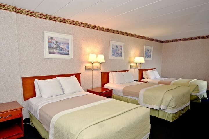 2 Double Beds (1 of 15)