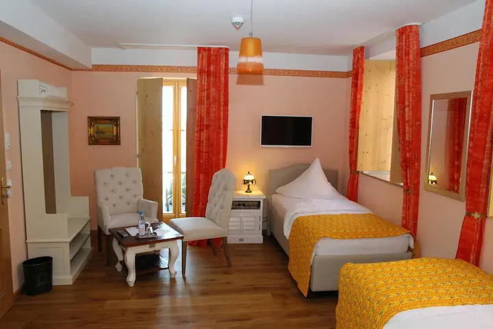 Room 3 of 12