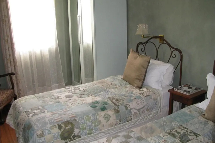 Room 4 of 17