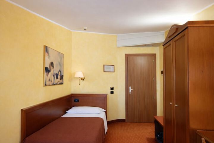 Room 37 of 105