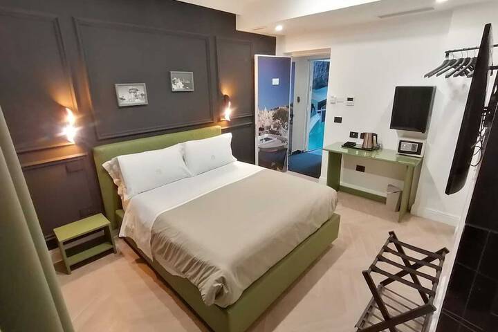 Room 16 of 44