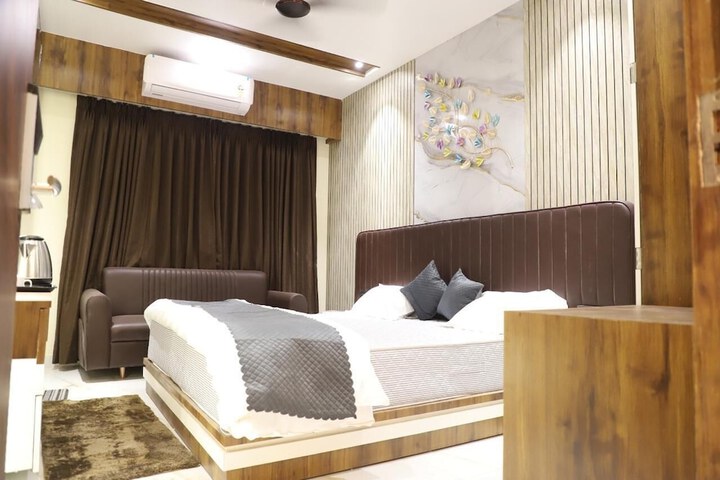 Room 4 of 35