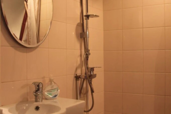 Room 7 of 25