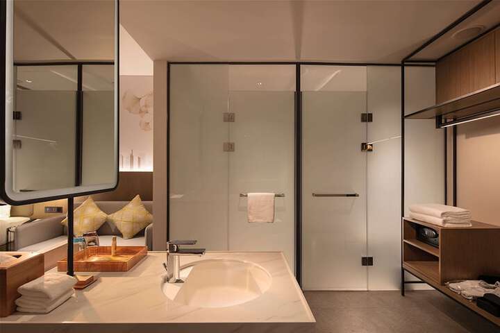 Room 18 of 36