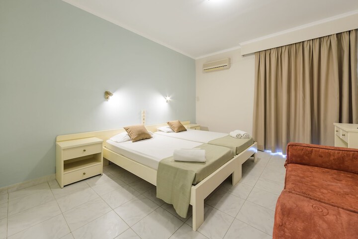 Room 17 of 27