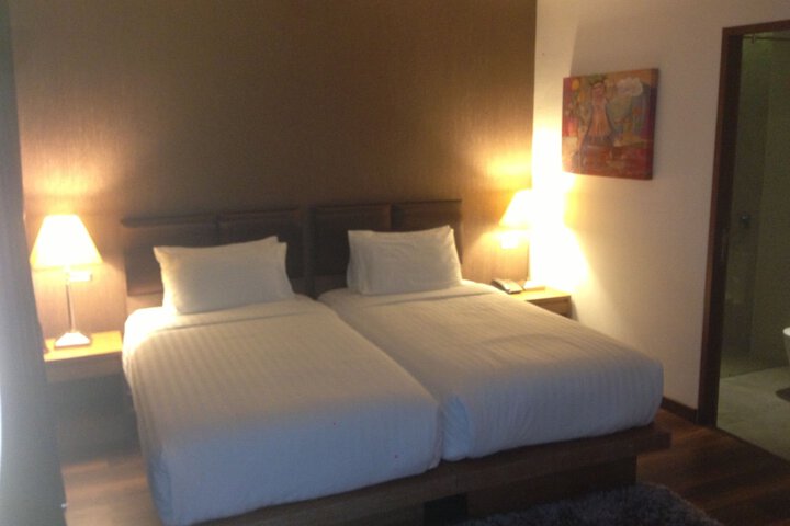 Room 7 of 42
