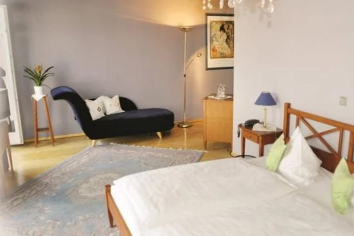 Room 4 of 6