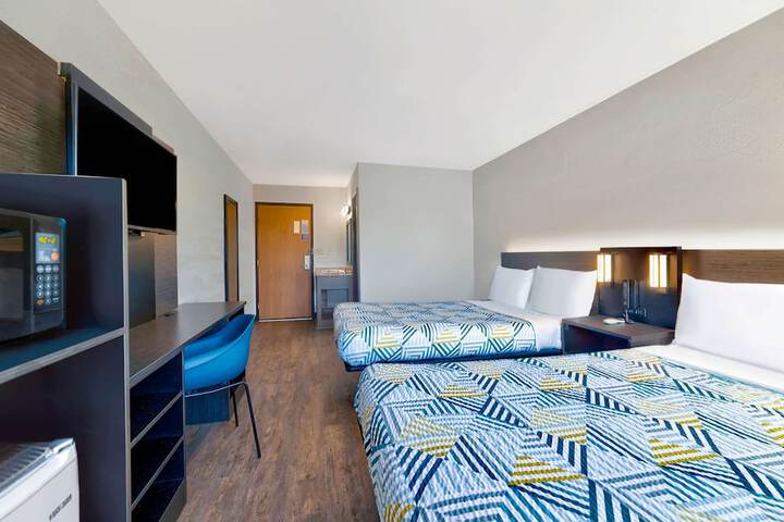 Room 11 of 28