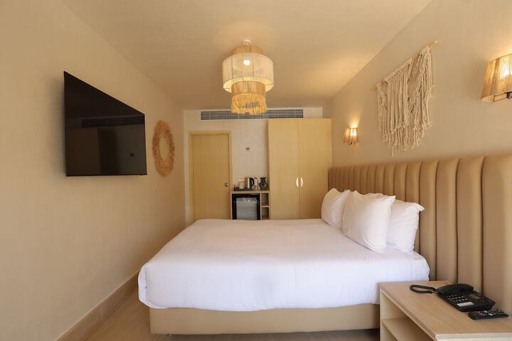 Room 33 of 93