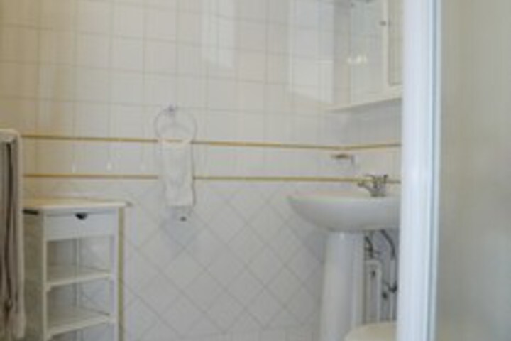 Room 5 of 40