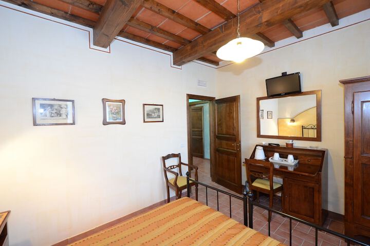 Room 6 of 90