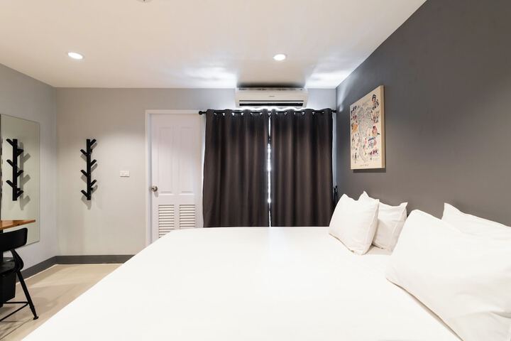 Room 11 of 37