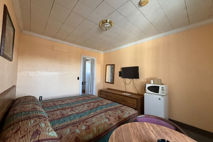 Room 6 of 39