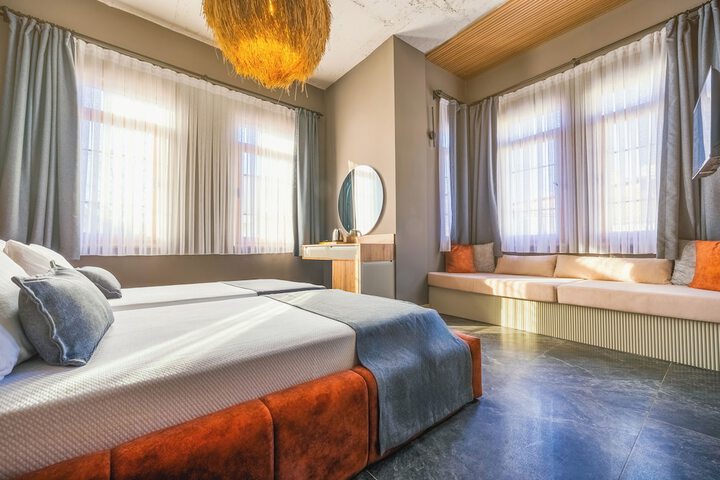 Room 2 of 18